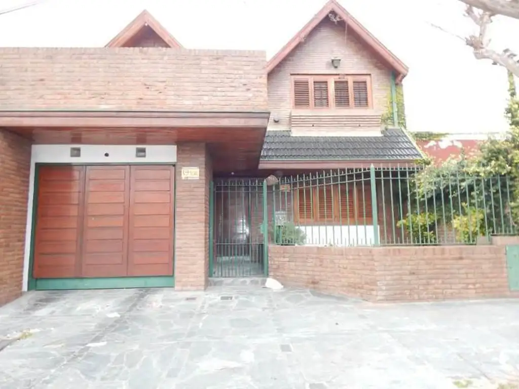 Chalet en Venta en Bernal Oeste