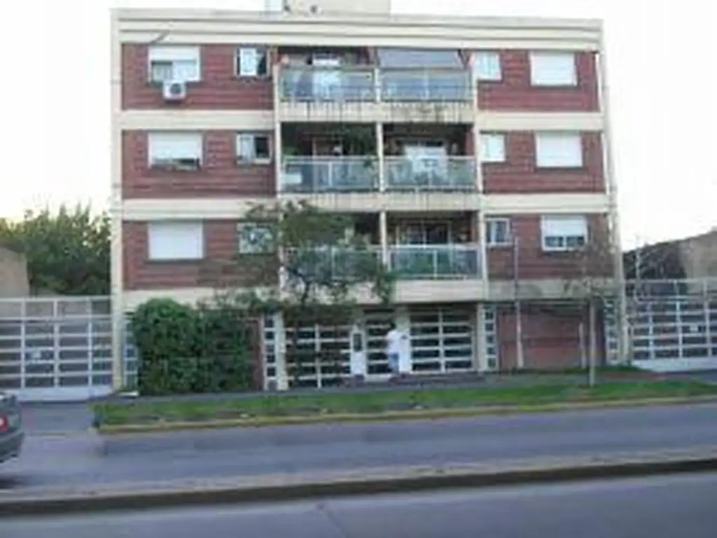 Departamento en venta de 3 ambientes en Adrogue