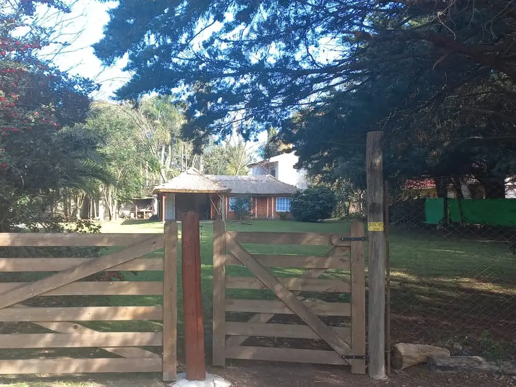 Casa quinta en el "Barrio los ombúes" Florencio Varela