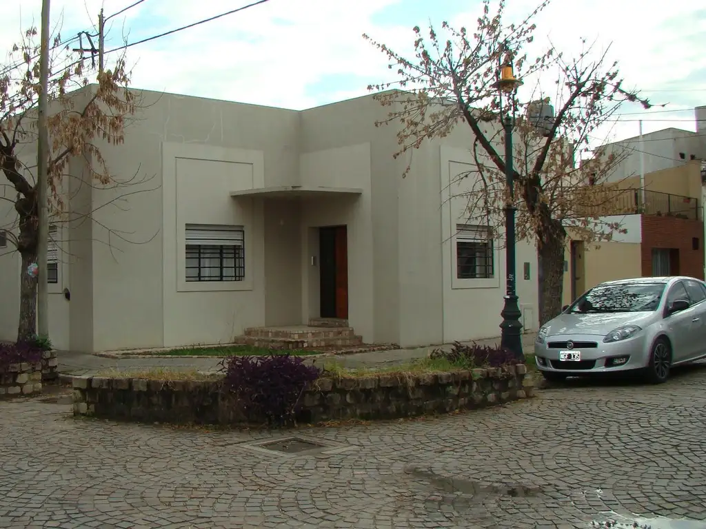 CASA EN VENTA- ALEM 188