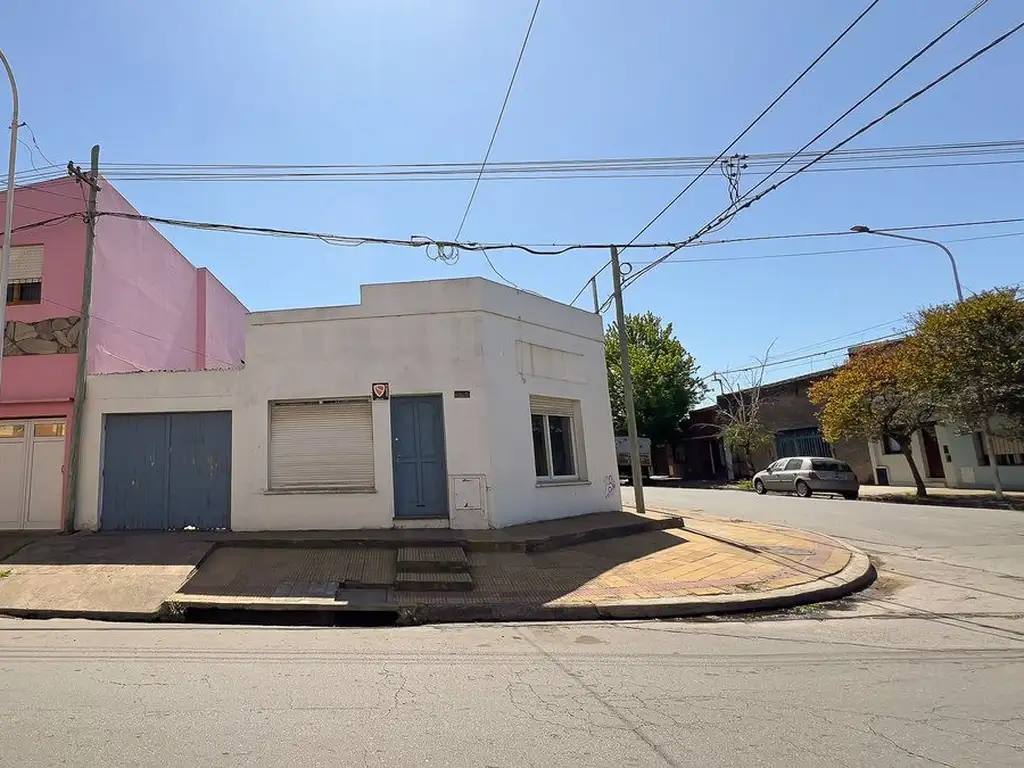 VENTA CASA EN ESQUINA TANDIL