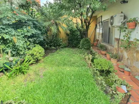 CASA FRENTE PATIO JARDIN COCHERA