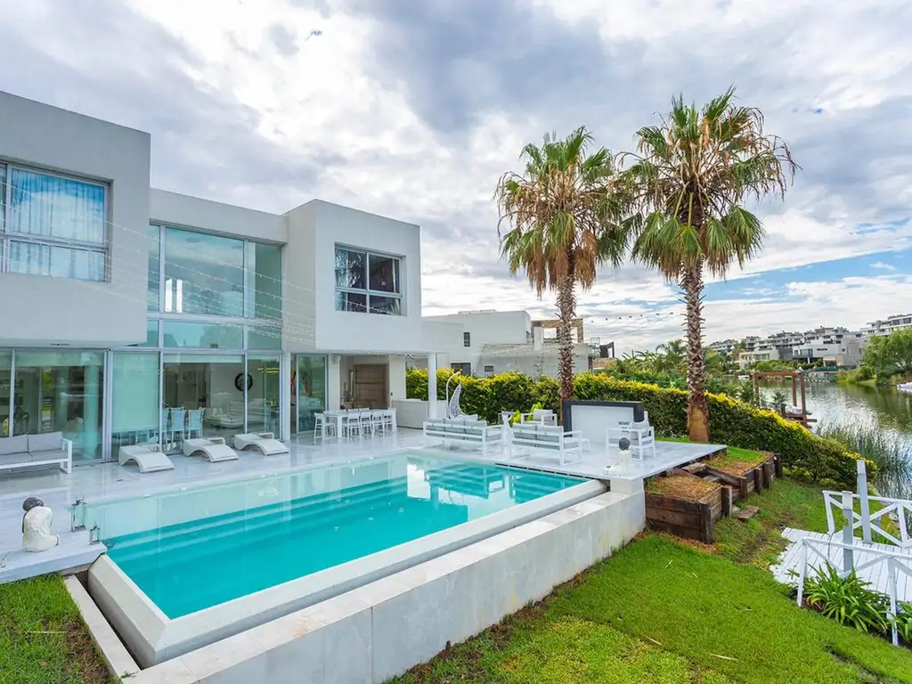 Venta Casa a la Laguna Nuevo Quilmes Piscina