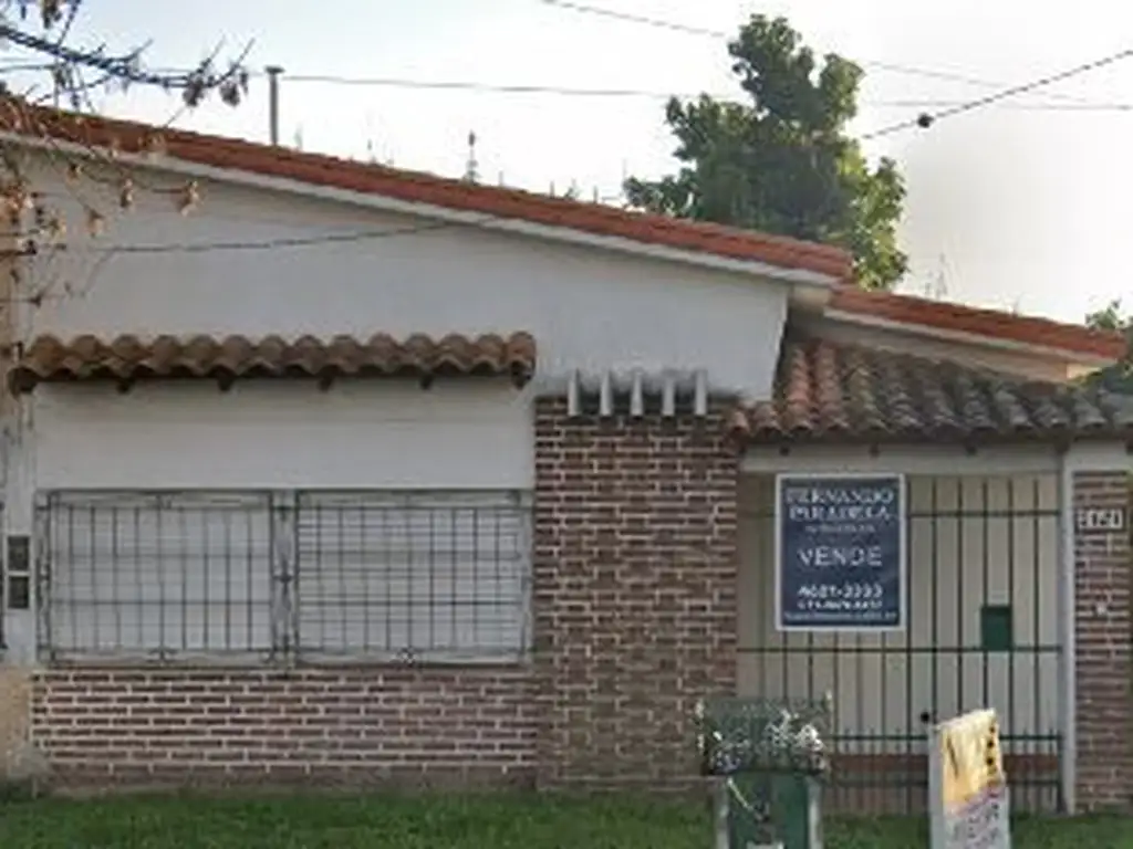 Casa en venta de 2 dormitorios c/ cochera en Villa Gobernador Udaondo