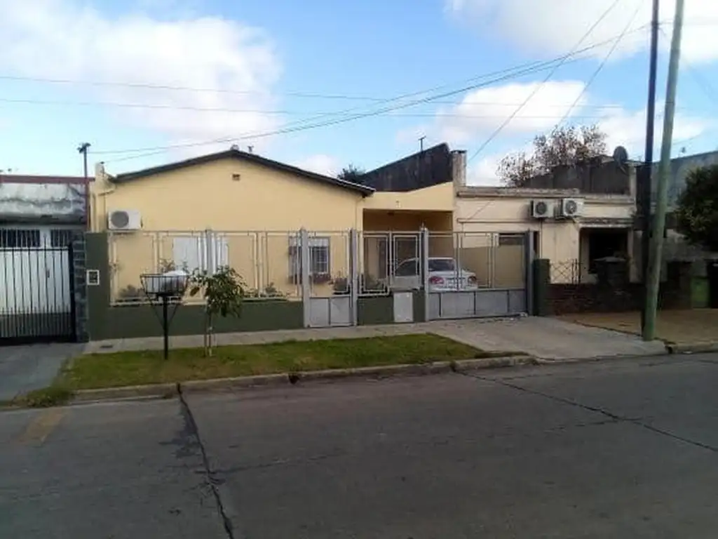 VENTA -  CASA DE 3 AMBIENTES - SAN JUSTO