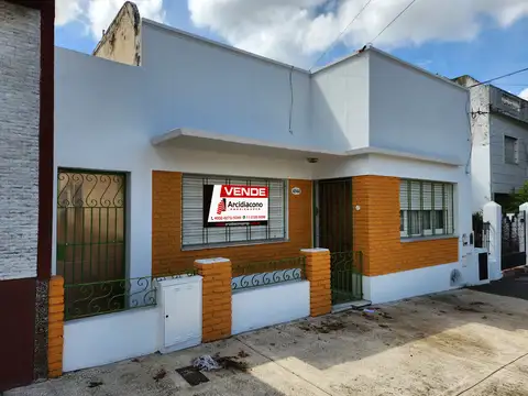 VENTA CASA 5 AMBIENTES CON TERRAZA, QUINCHO Y JARDIN. RUCCI 4500