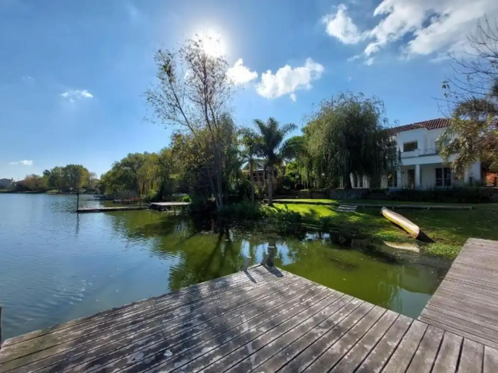 Casa en Alquiler con Laguna Barrio Santa María de Tigre