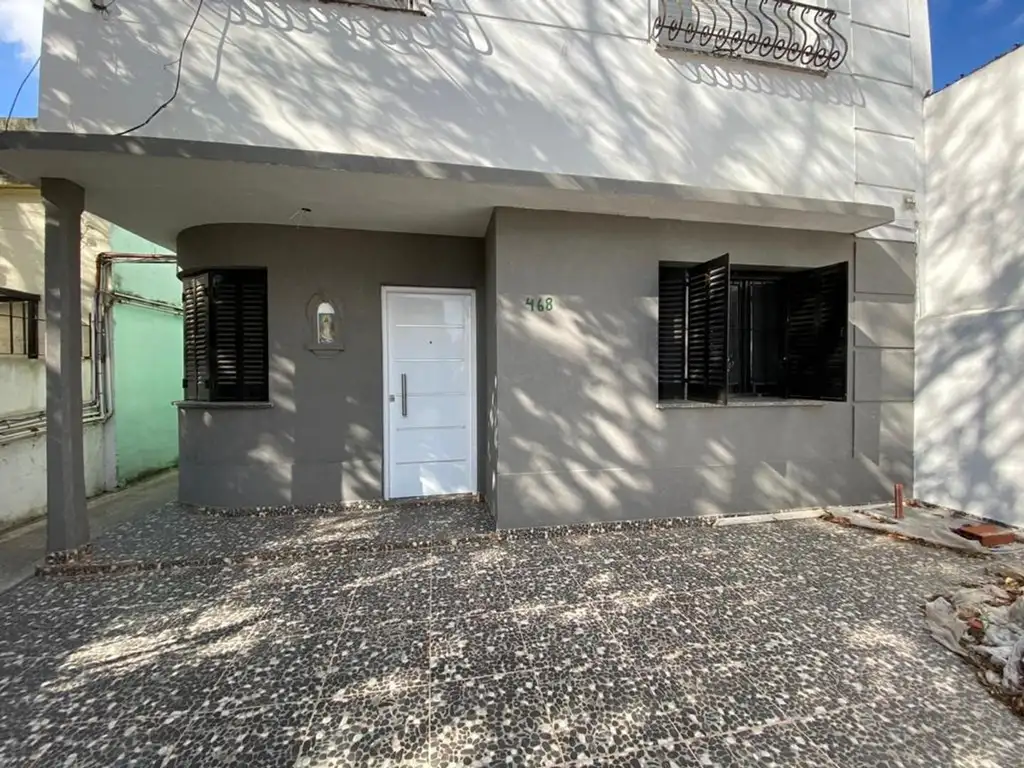 Hermosa casa de tres ambientes en Venta, Cerrito al 400!