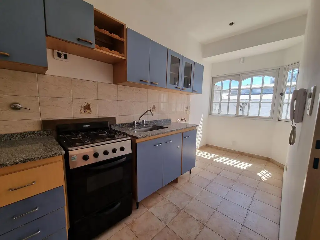 Departamento 3 ambientes con balcón y cochera venta