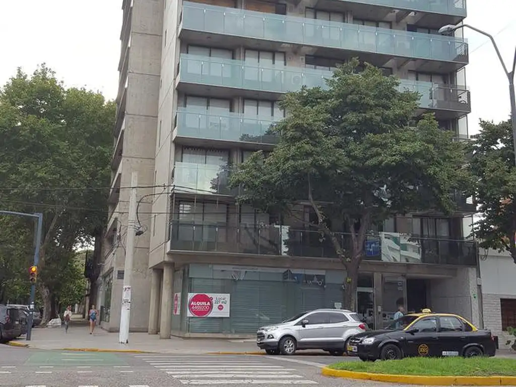 Local en venta en Pichincha, Rosario c/ excelente calidad constructiva.