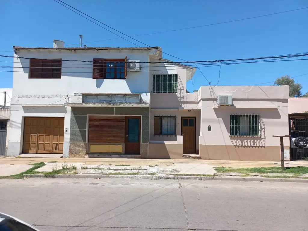 Venta de Casa con Departamento y Local Comercial