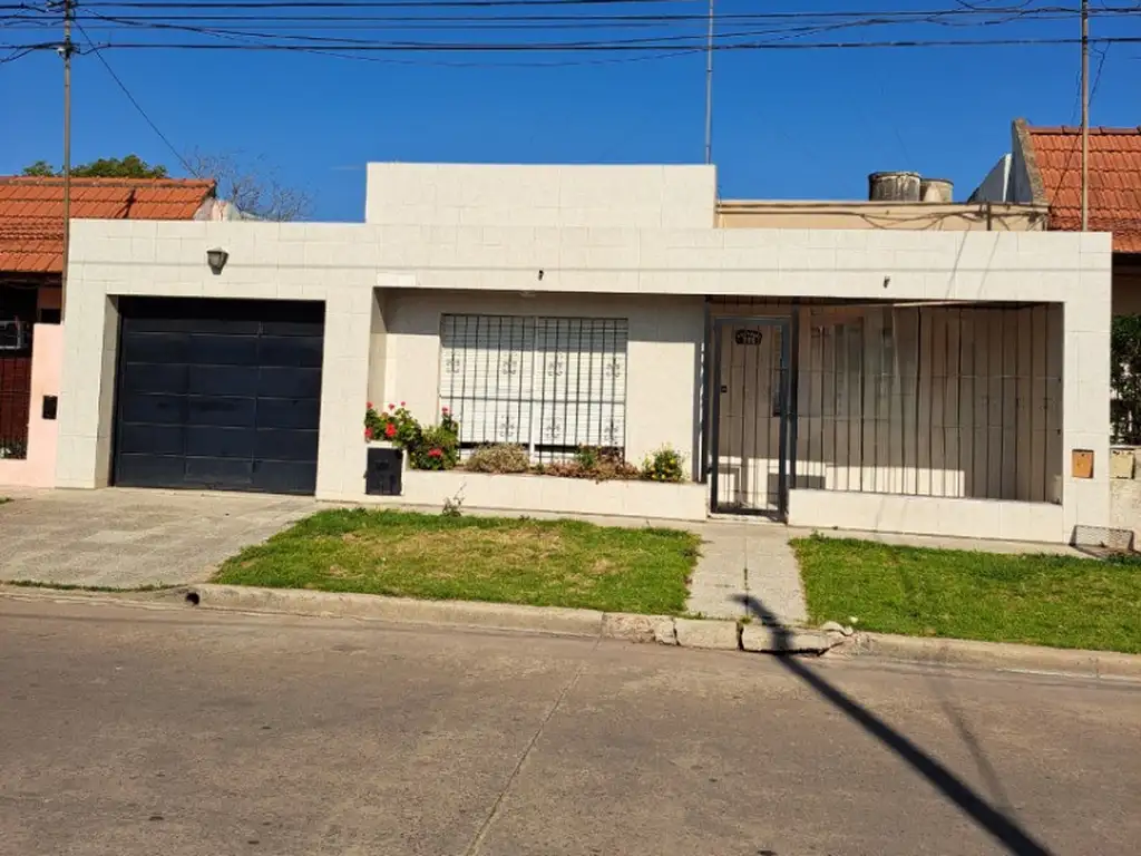 Casa en Lujan, Barrio "San Bernardo"