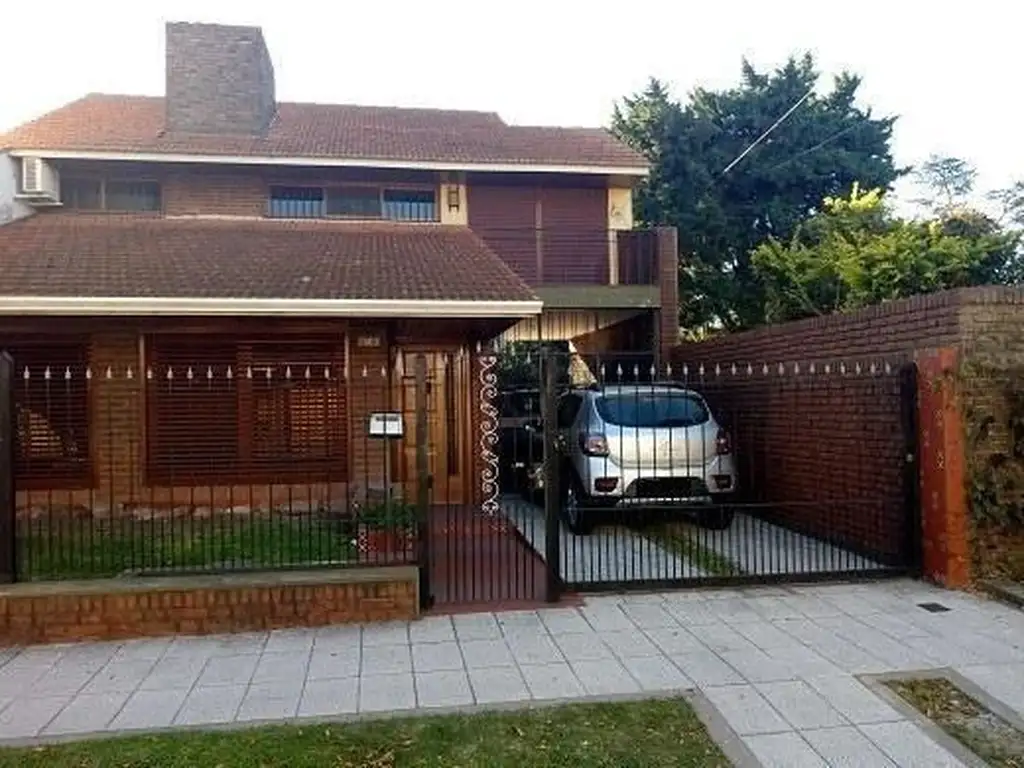 Venta Casa 4 dormitorios 1 año, 267m2, Laprida 3100, Quilmes Oeste