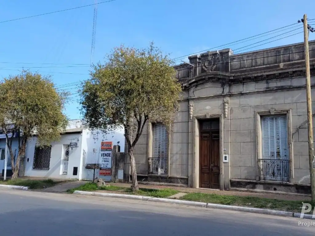 Casona antigua y dos departamentos frente a plaza principal. SAN JOSE. ENTRE RIOS.