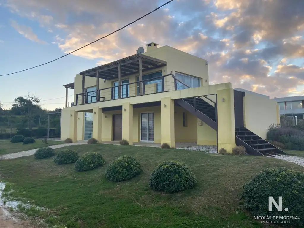 Hermosa casa en Venta y alquiler de 3 dormitorios a 100mts del Mar