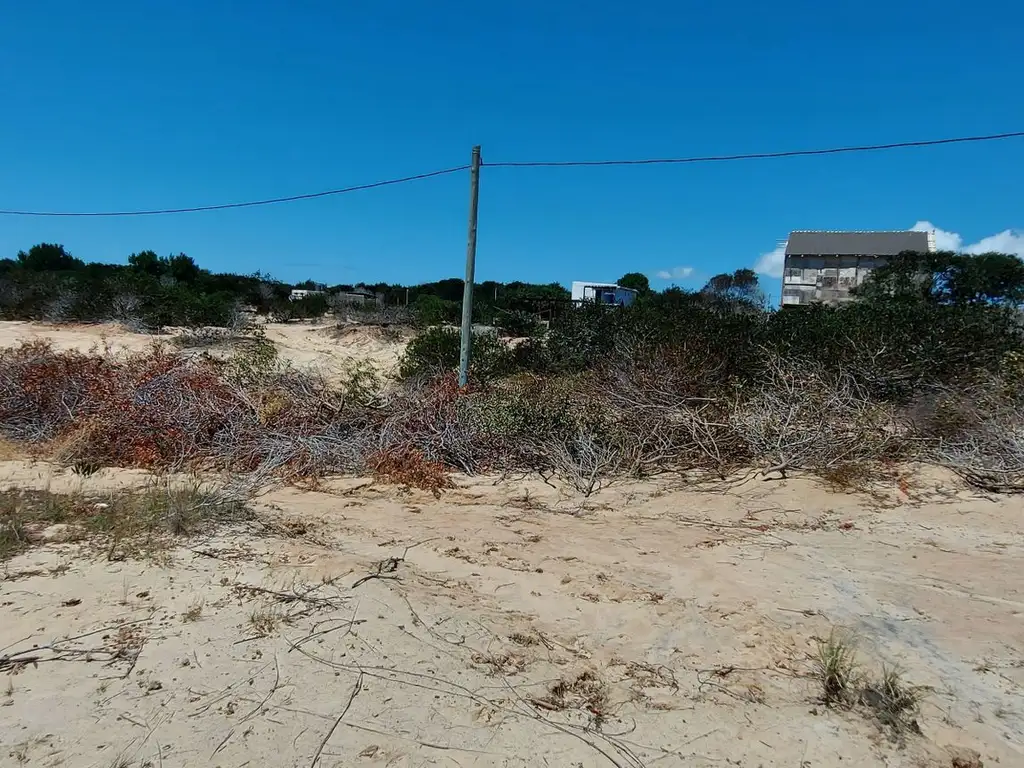 TERRENO ESQUINERO A LA VENTA EN PUNTA RUBIA