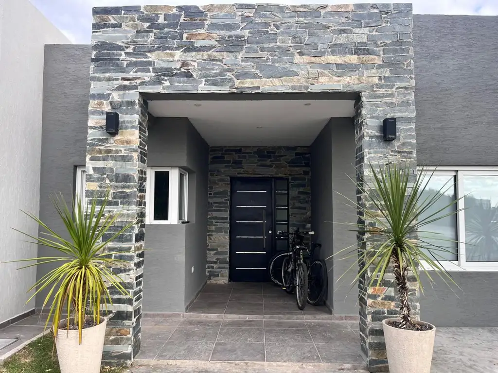 CASA 4 AMBIENTES EN VENTA EN SAN LUCAS