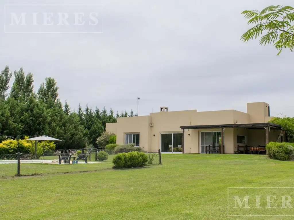 Lindisima casa en venta con vista al lago en Chacras de la Cruz