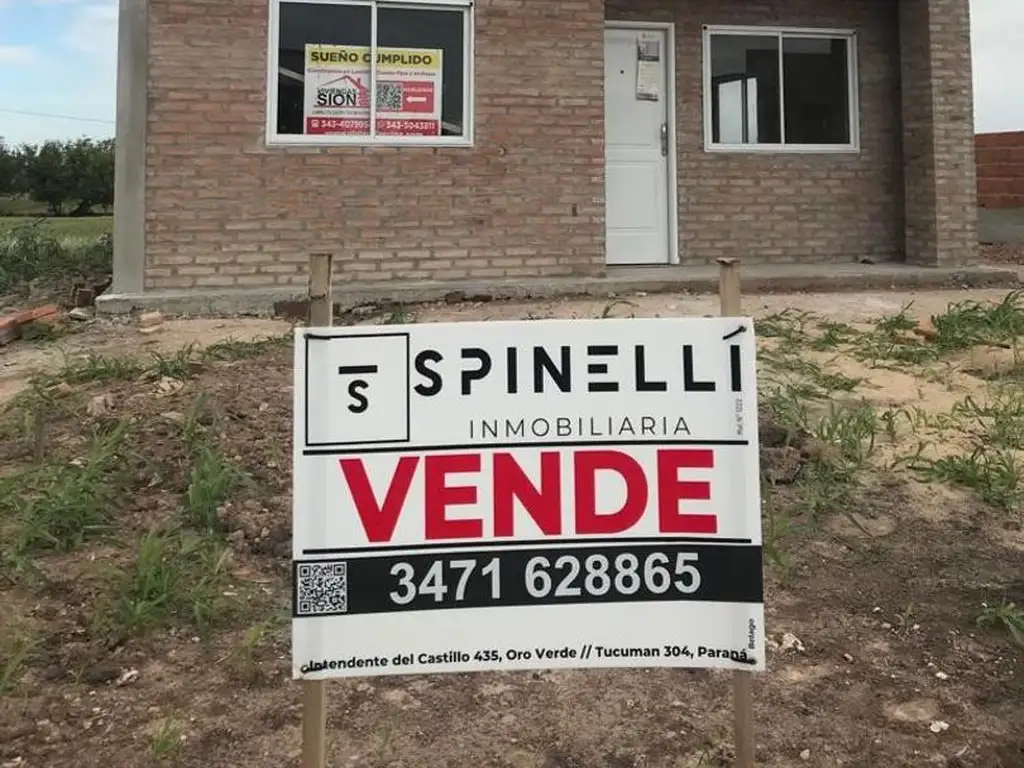 Se vende casa en  Loteo Altos del Este (San Benito)