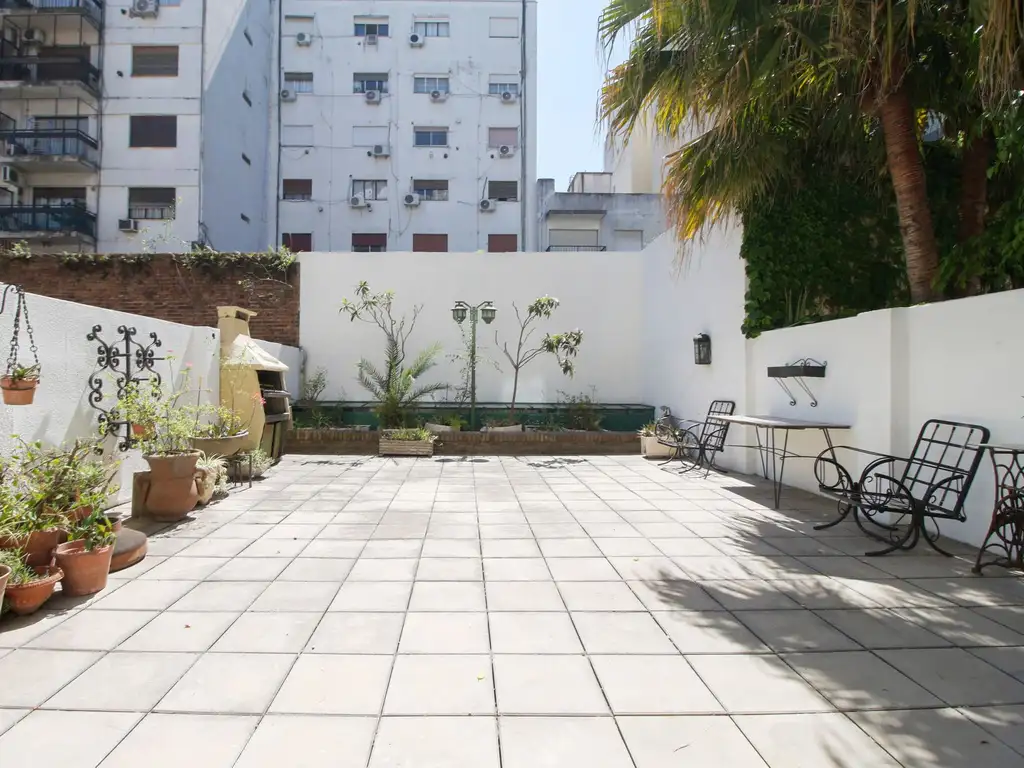 VENTA DEPTO 3 AMB GRAN PATIO Y COCHERA EN BELGRANO