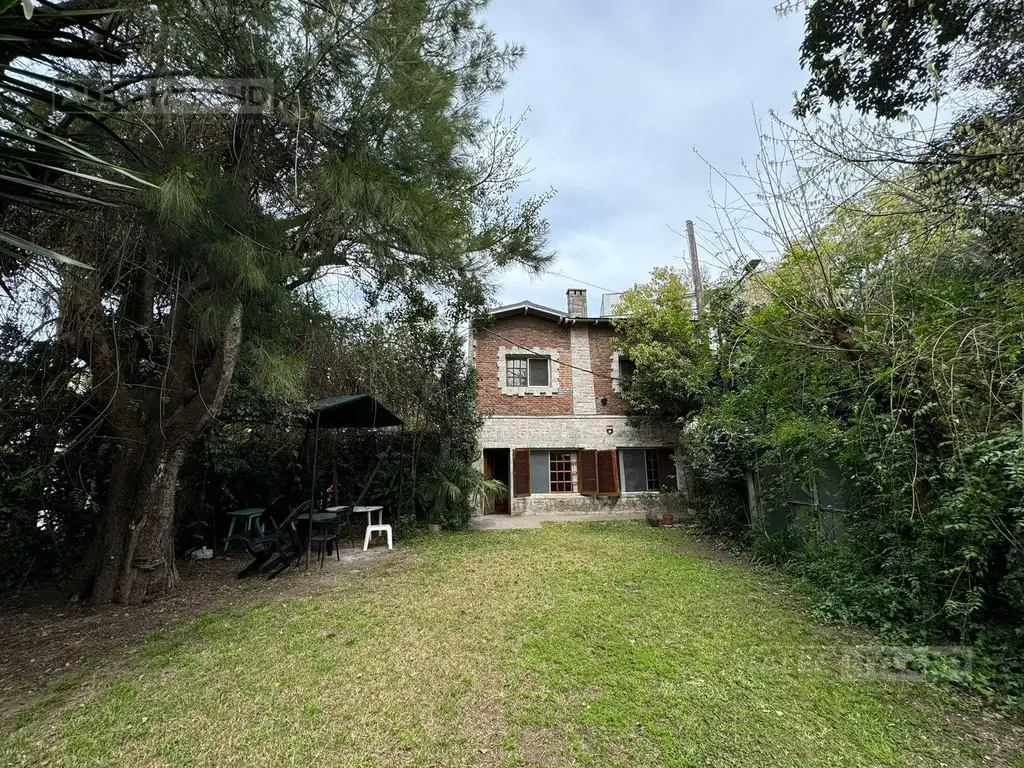 Casa en venta,  en Beccar-Vias/Libert.