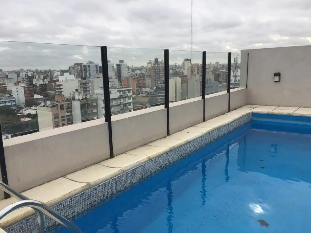 EXCELENTE MONOAMBIENTE CON BALCON, TODO LUZ. PISCINA TERRAZA CON PARRILLA  LAUNDRY Y SUM