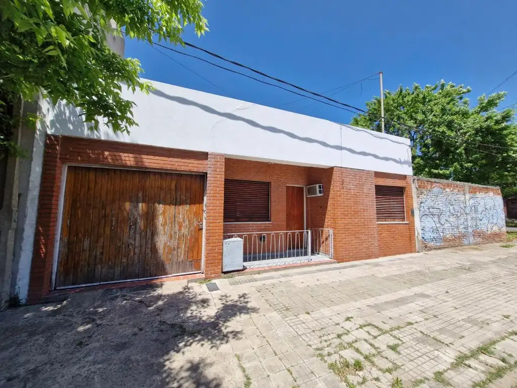 Casa en venta 2 dormitorios 75 e/3 y 4