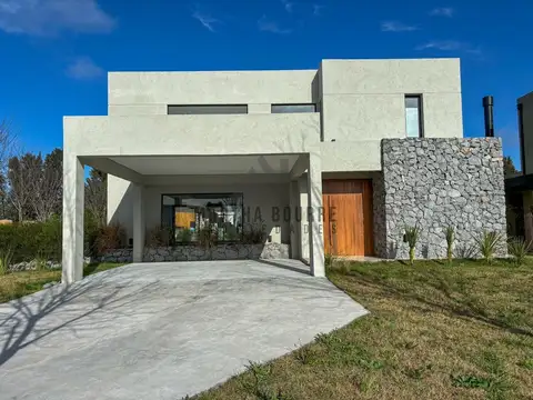 Casa  en Venta en Santo Tomas, Pilar, G.B.A. Zona Norte