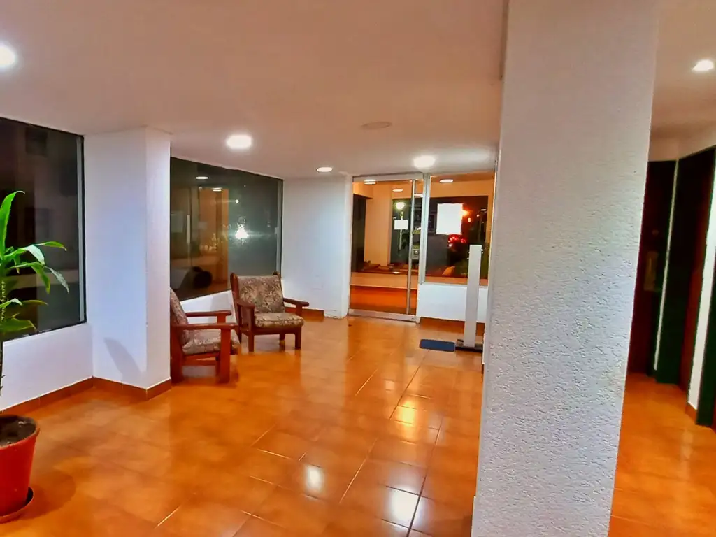 DEPARTAMENTO 2 AMBIENTES + 1 COCHERA - Villa Gesell - 104 y Playa (Vista al Mar)