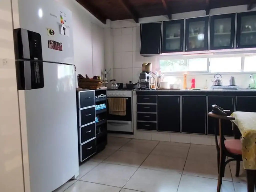 VENTA DE CASA CON TERRENO Y COCHERA