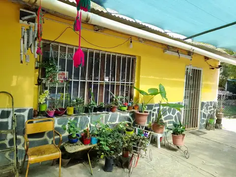 VENDE: LOTE CON VIVIENDAS Y COMERCIO