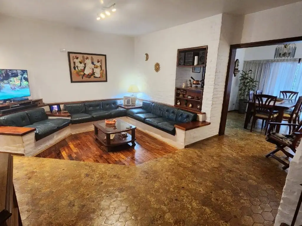 CASA EN VENTA SOREDA 6200 WILDE CENTRO A MTS DE LAS FLORES