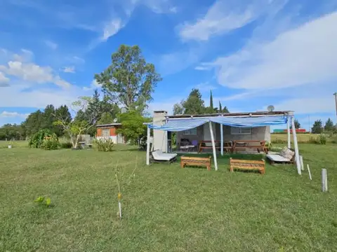 Casa quinta con excelente ubicacion, dos casas construidas y pileta. Ruta 26 y Bv Pueyrrredon