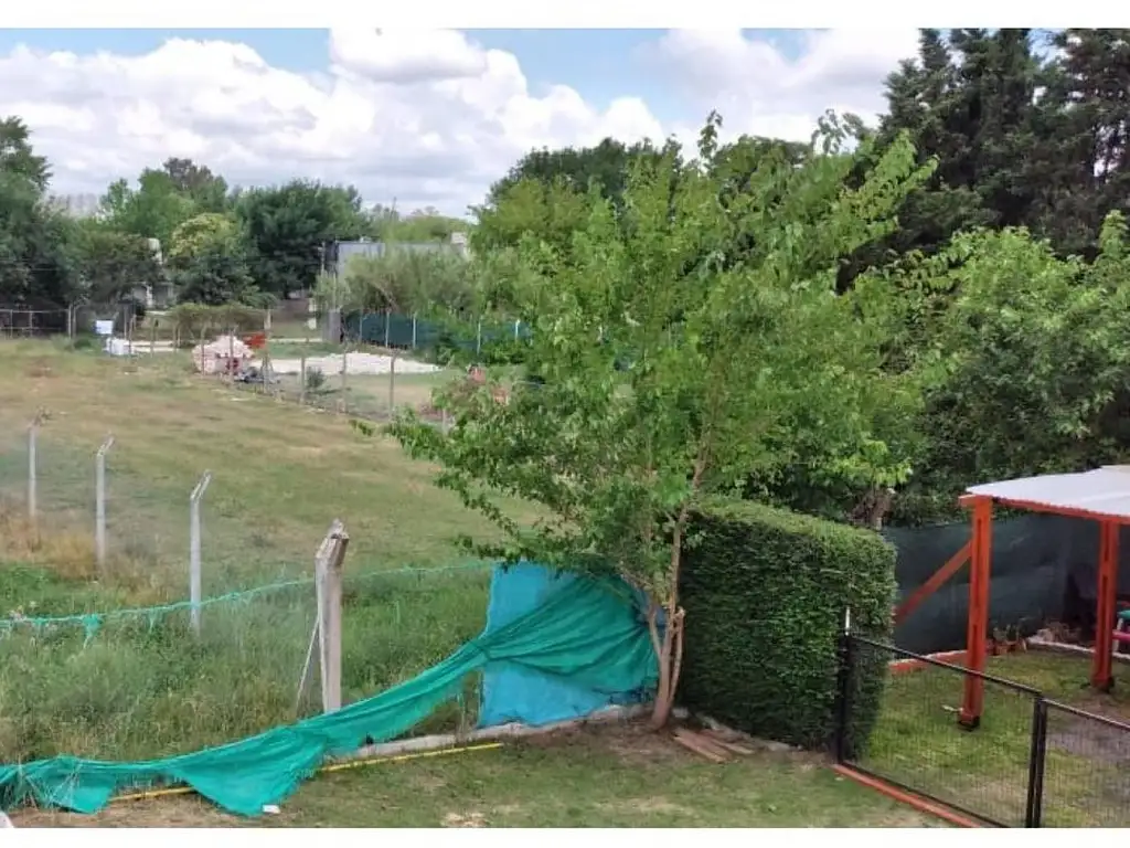 Amplio terreno en Los robles del Monarca