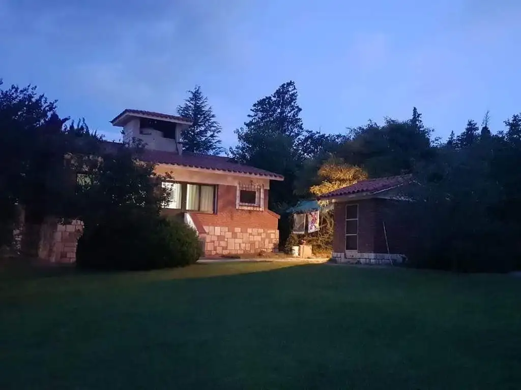 Chalet de época con 5.500mts de parque - Huerta Grande