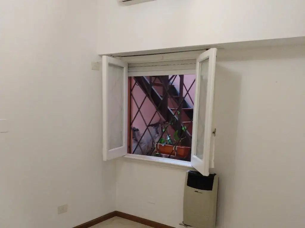 MONOAMBIENTE EN UN EDIFICIO MUY ESPECIAL CON MUY BUENA ENERGÍA. PRÓXIMO Av. MAIPÚ