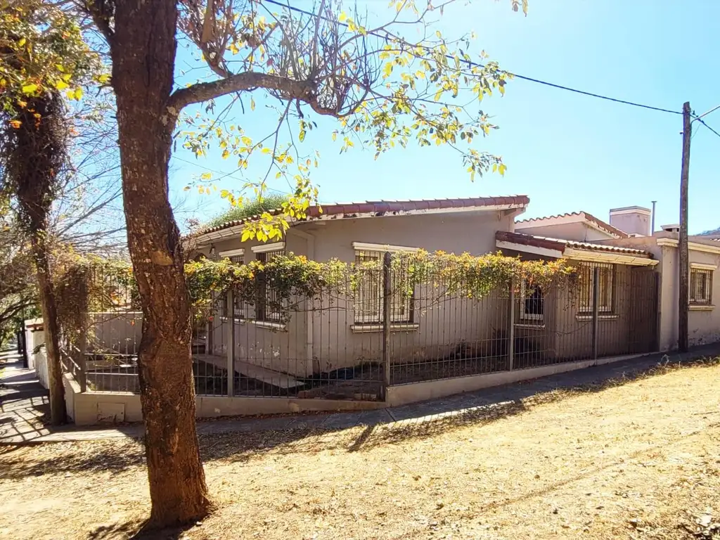 Casa esquina en venta Tres Cerritos, Los Timboes y Bambúes