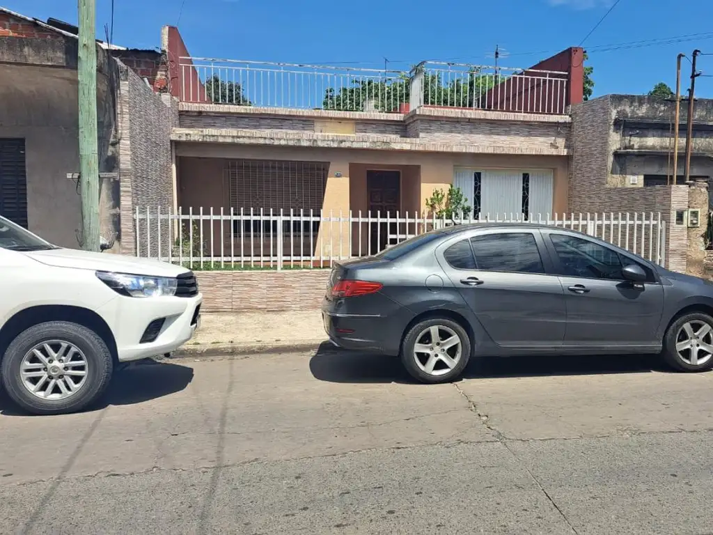 Casa 3 ambientes, lote propio con garage