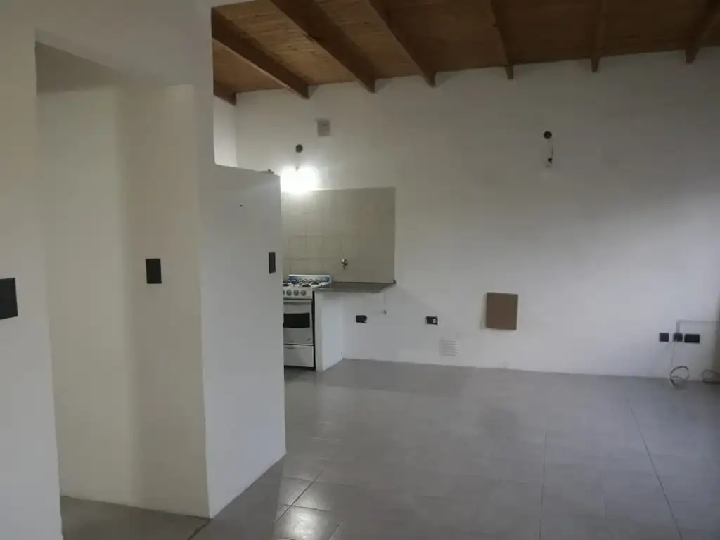 dto muy amplio con balcon calle 67 147 y 148 planta alta balcon