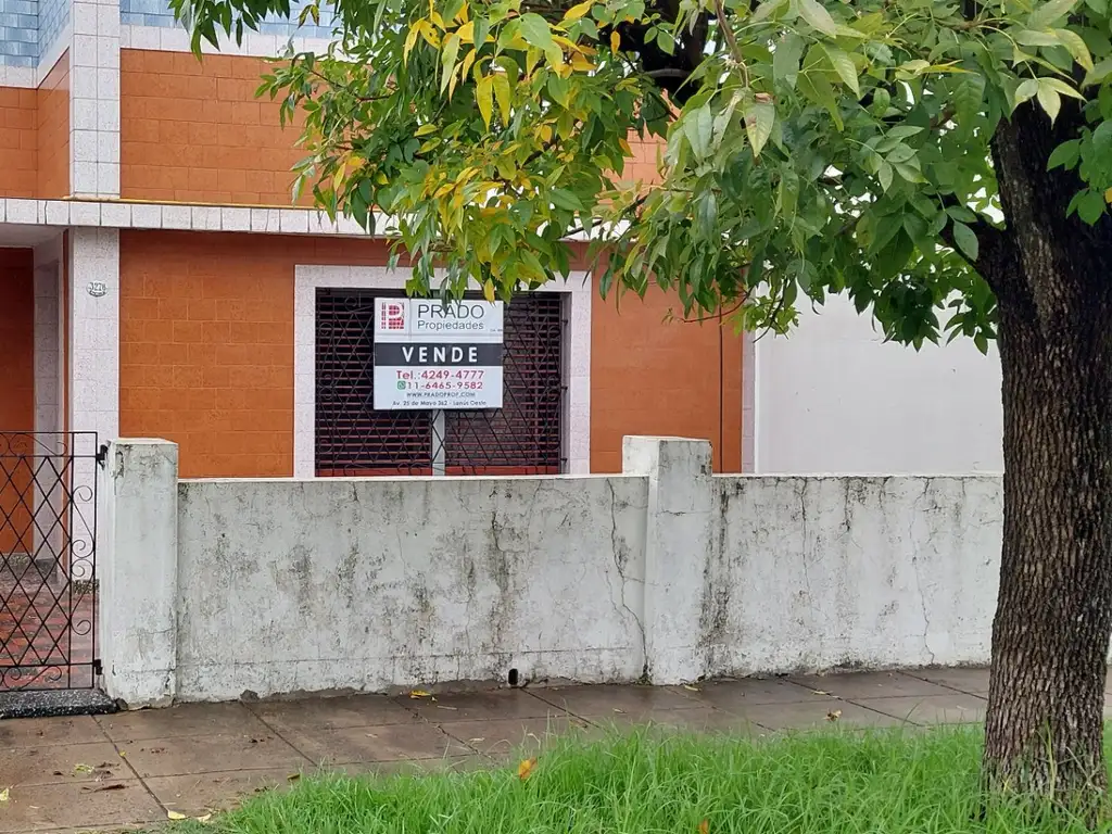 Casa de 4 amb. con Patio, Jardín, Galpón y Terraza.