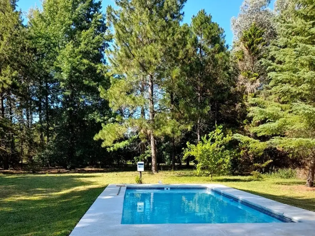 Hermosa casa con gran parque y frondosa arboleda - ACEPTA PERMUTA EN CAMPANA