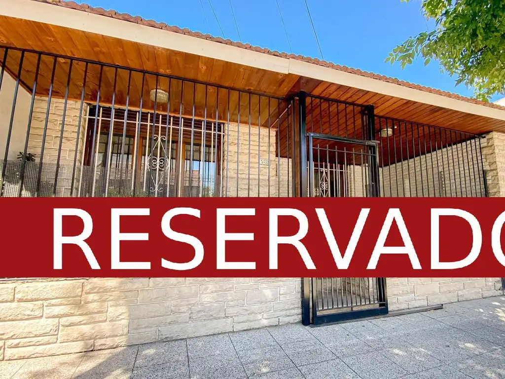 VENTA | CHALET DE PIEDRA CON COCHERA | BARRIO CHAUVIN