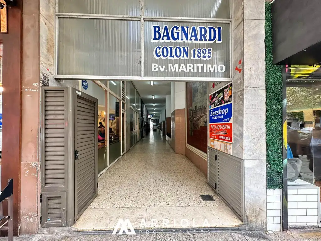 Locales en venta en Galeria BAGNARDI, ingreso por Av. Colón y Bv. Marítimo.