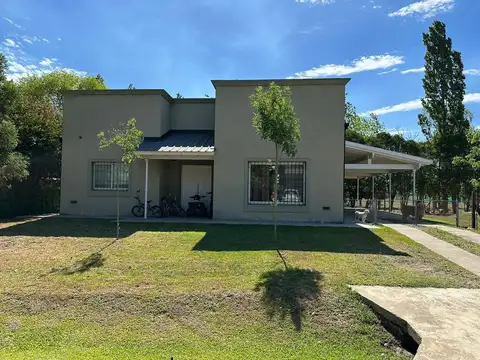 Casa de 3 ambientes con piscina en El Cardal I