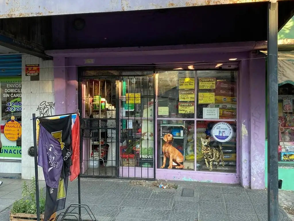 Local Comercial con Cortina Metálica