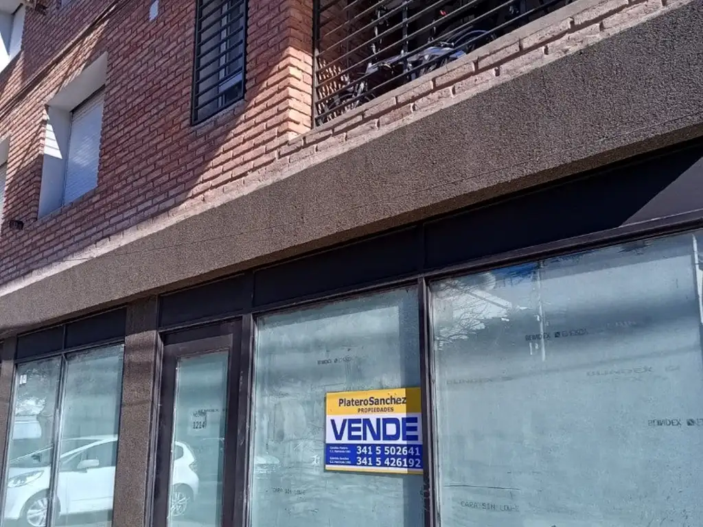 VENTA GRAN LOCAL CON 10 METROS DE VIDRIERA. RICCHIERI Y MENDOZA . LOURDES. 123.30 M2