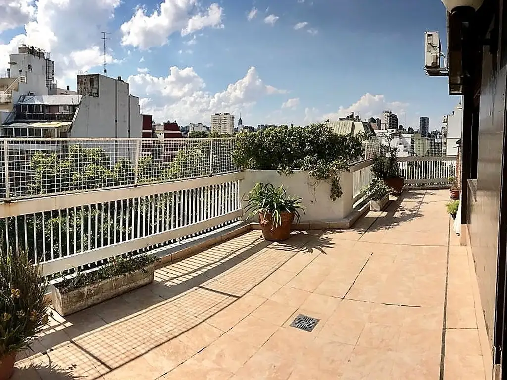 Av. San Martin al 1500 - Psio 4 Amb. Balcón terraza y Parrilla