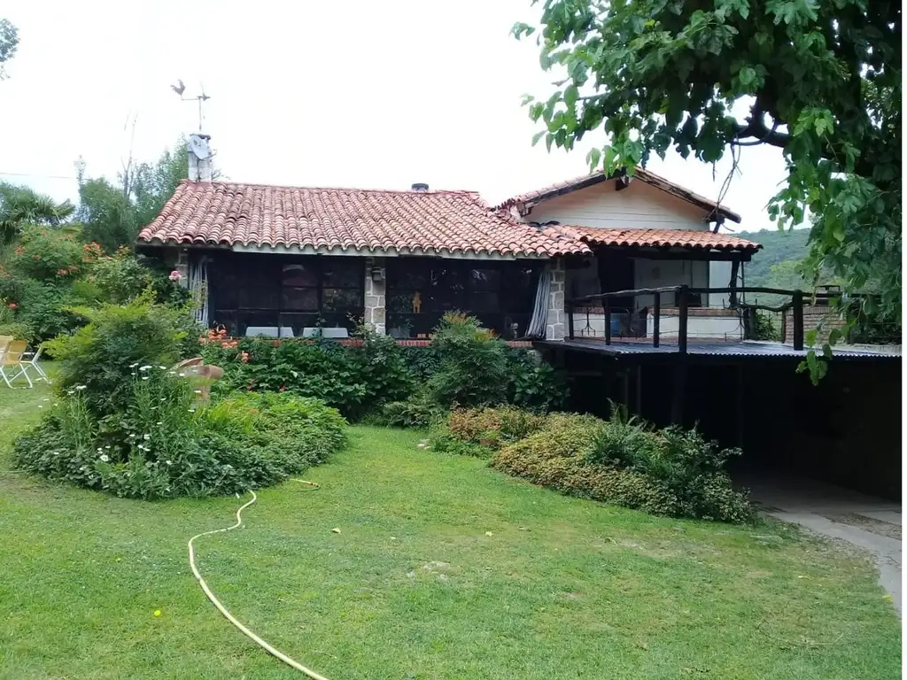 HERMOSO CHALET SOBRE LOTE ÚNICO EN LOS HORNILLOS-BARRIO ALEM