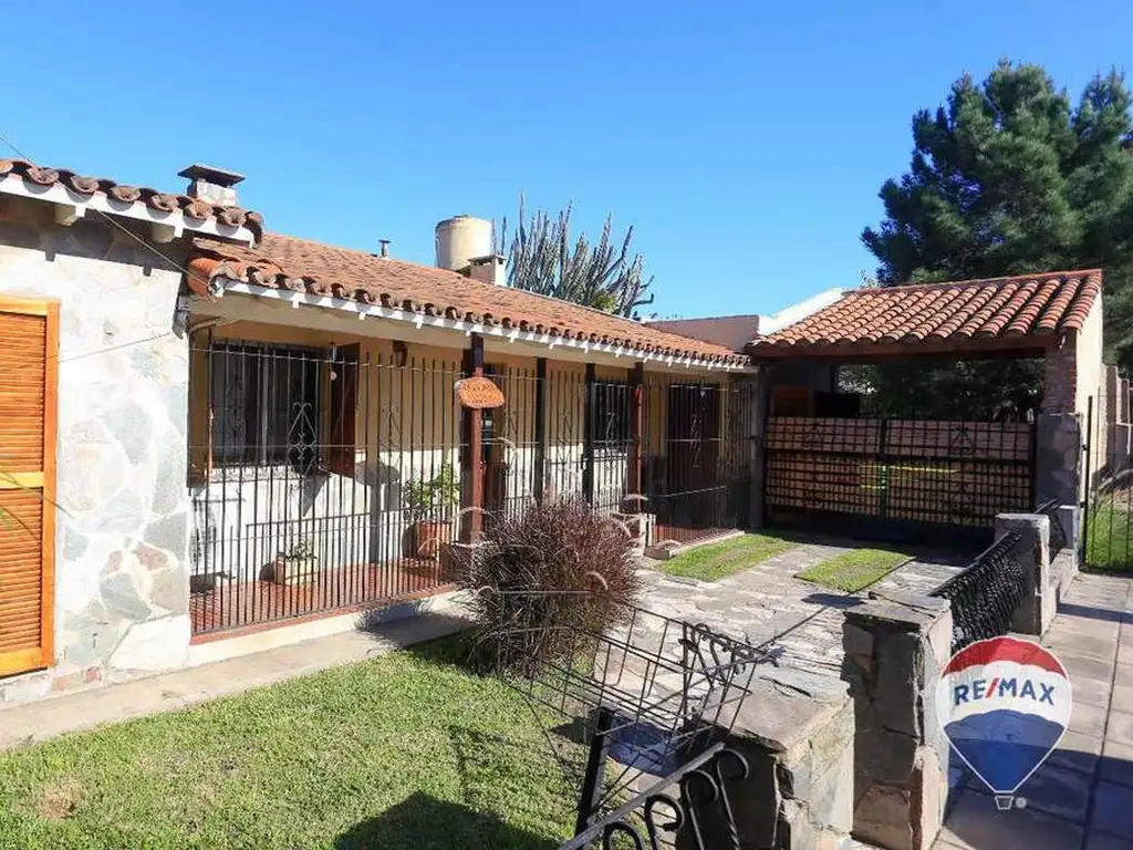 VENTA CASA 4 AMB PARQUE Y PILETA CIUDAD EVITA