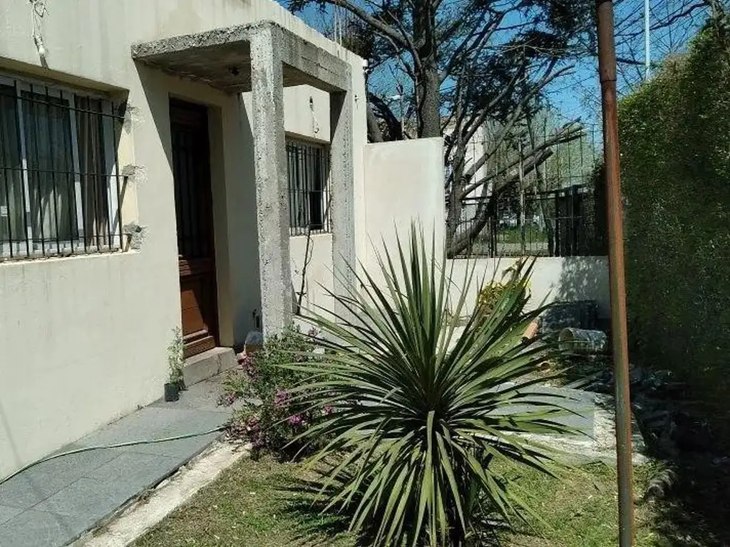 Casa en venta - 1 dormitorio 1 baño - Cochera - 528mts2 - Manuel B. Gonnet, La Plata